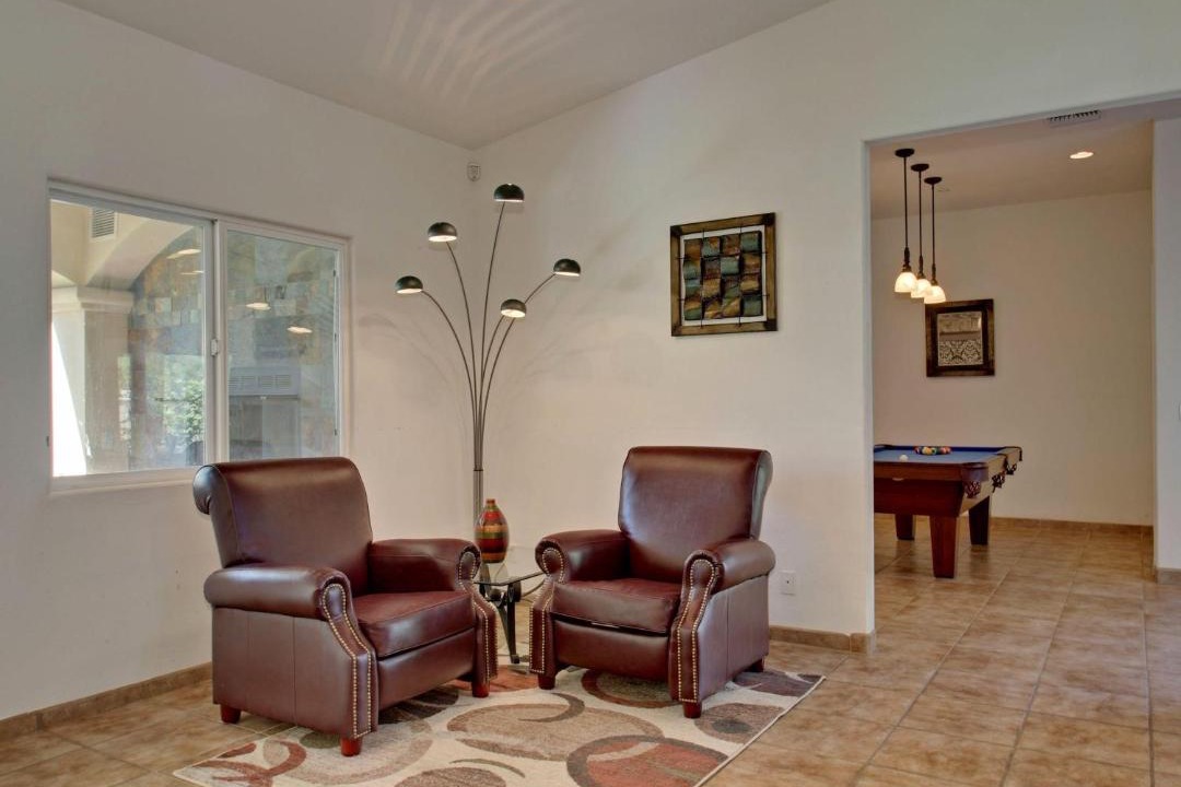 Photo of Livingroom in Racquet Club South
