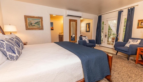 Standard Room, 1 King Bed