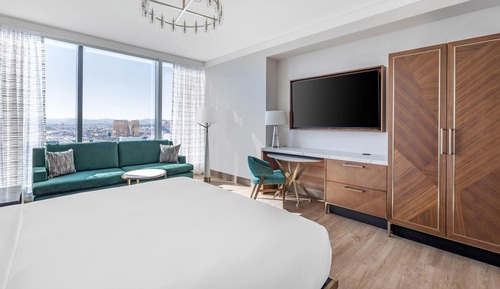 Superior Studio, 1 King Bed, Accessible (Roll-In Shower)