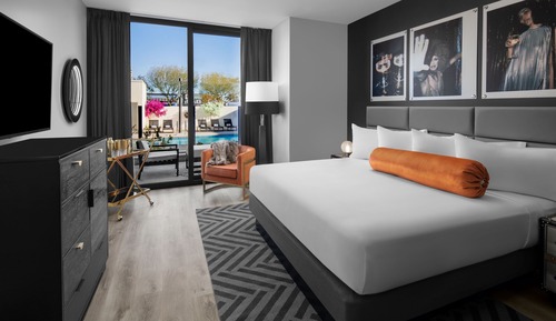 Room, 1 King Bed, Patio, Poolside (View)