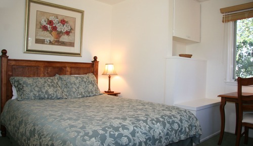 Room, 1 Queen Bed, Shared Bathroom (Topa Topa Room; No Television)