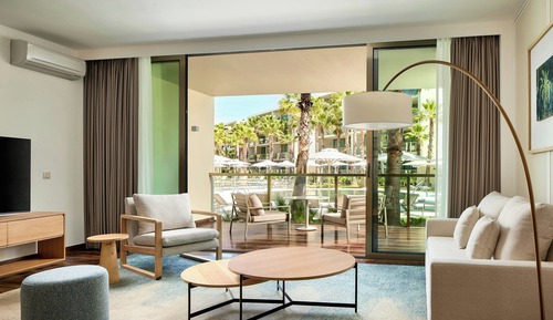 Suite, 1 Bedroom, Pool View (Balcony)