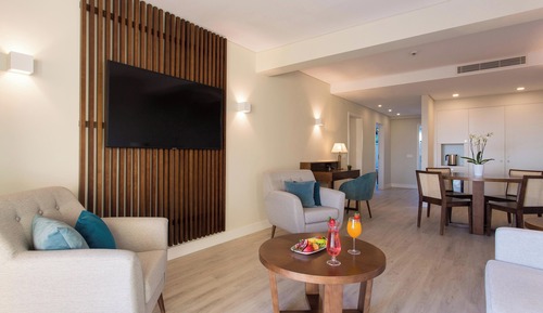 Premium Suite, 2 Bedrooms, Pool View (Balcony)