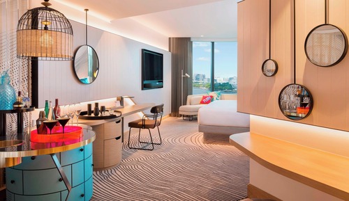 Premier Room, 1 King Bed, River View, Corner (Corner)