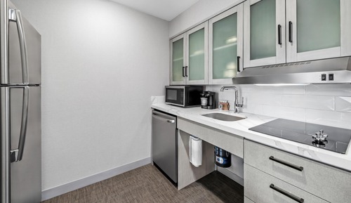 Suite, 1 King Bed, Accessible, Bathtub