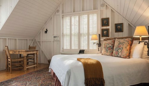 Loft, 1 King Bed, Balcony, Fireplace, Garden View (Hayloft)