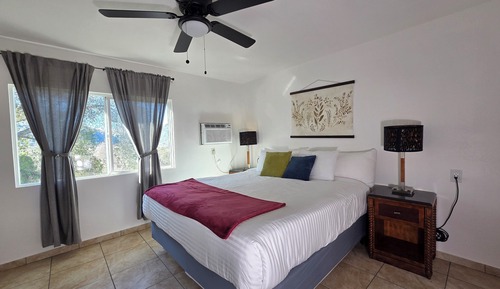 Comfort Room, Pets Allowed, Mountain View