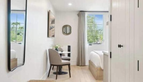 Executive Apartment, 1 King Bed, Kitchenette, Mountain View