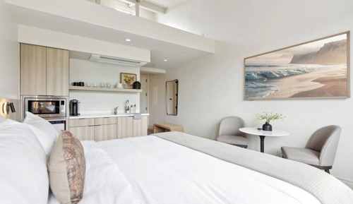 Executive Apartment, 1 King Bed, Kitchenette, Mountain View