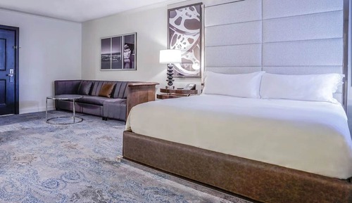 Premier Suite, 1 King Bed, Refrigerator & Microwave (Suite)
