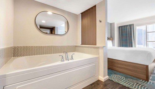 Suite, 1 Bedroom, Kitchen (Mobility & Hearing, Bathtub)