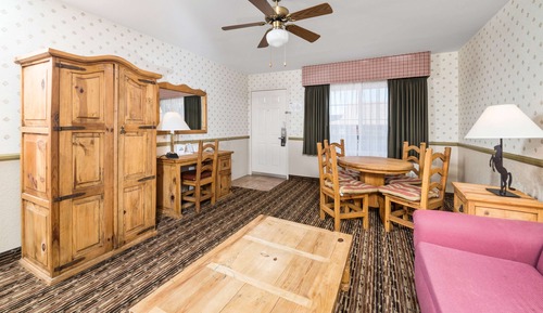 Suite, 1 King Bed, Non Smoking