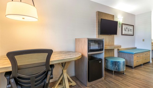 Standard Room, 1 King Bed, Non Smoking, Jetted Tub