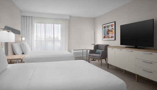 Studio, 2 Queen Beds, Bathtub (Mobility & Hearing, Full Kitchen)