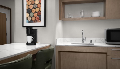 Studio Suite, 1 King Bed, Corner (Full Kitchen)