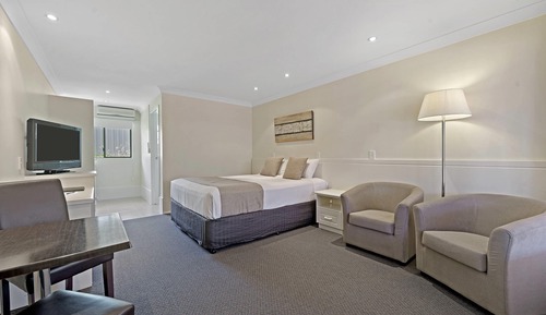 Deluxe Queen Room 