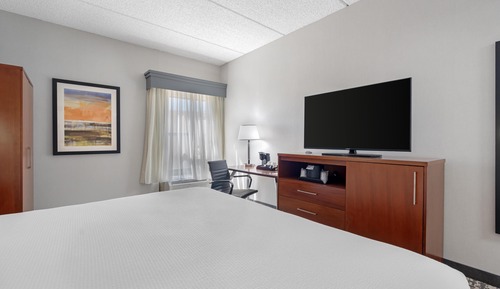 Standard Room, 1 King Bed, Accessible, Bathtub
