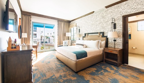 City Room, 1 King Bed, Balcony, City View