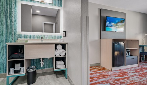 Deluxe Room, 2 Queen Beds, Balcony (Deluxe Double Queen with Balcony)