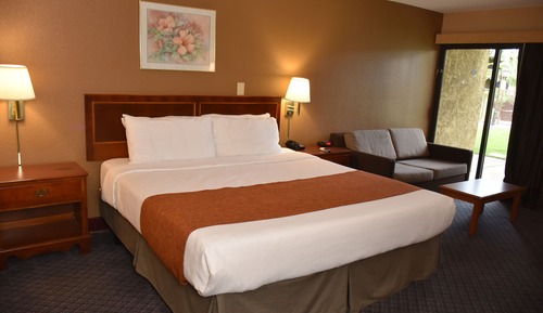 Executive Room, 1 King Bed, Balcony, Pool View