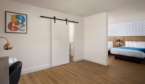 1 Queen Bed | ADA/Tub/Mini Fridge