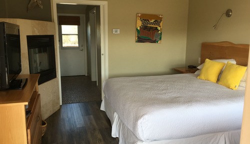 Superior Room, 1 King Bed, Patio, Partial Ocean View