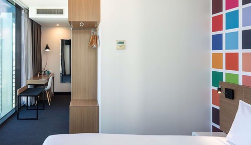Deluxe Room, 1 King Bed, River View, Corner