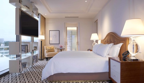 Junior Suite, 1 King Bed, Corner (Deluxe)
