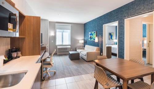 One-Bedroom King Suite - Non-Smoking