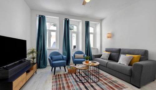 Two-Bedroom Deluxe Apartment with Balcony