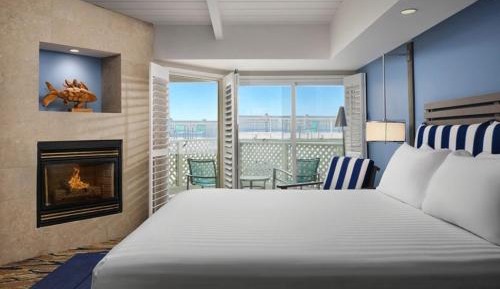 King Room with Partial Bay View