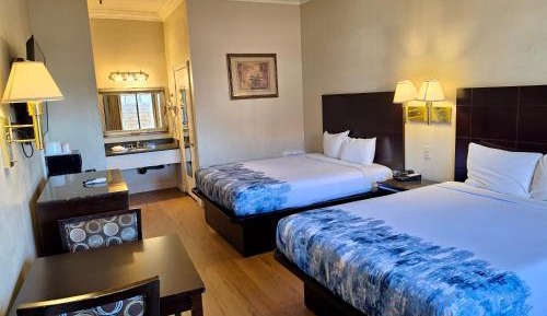 Deluxe Queen Room with Two Queen Beds