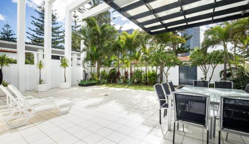 3 Bedroom Beach House for Ultra Broadbeach