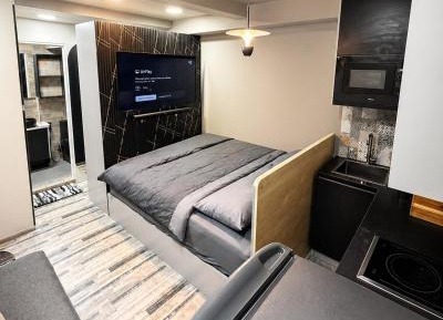 Studio Apartment with Queen Bed