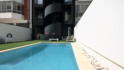 One-Bedroom Apartment with Pool View