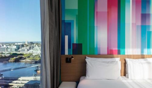 Deluxe Corner King Room with City View