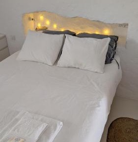 Studio Apartment with One Double Bed