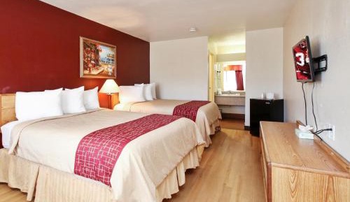 Deluxe Room with Two Queen Beds Smoke Free