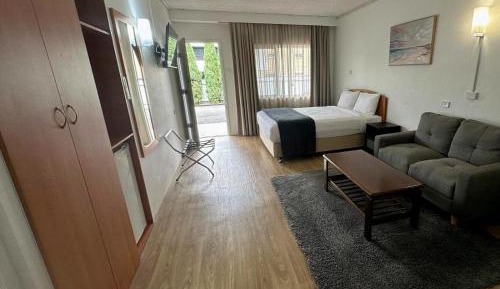 Deluxe Queen Room