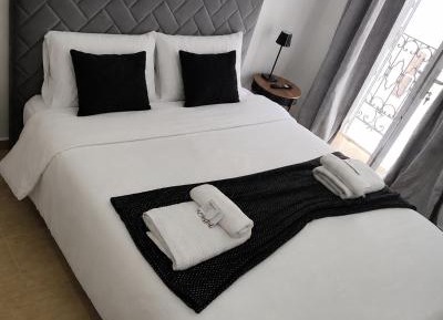 One-Bedroom Apartment with Balcony