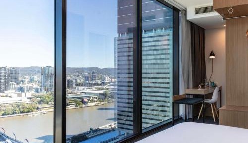 Deluxe Corner King Room with River View