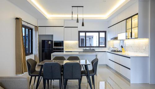 Three-Bedroom Deluxe Apartment