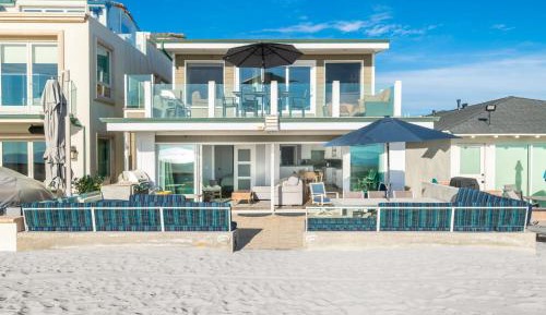 Six-Bedroom Holiday Home