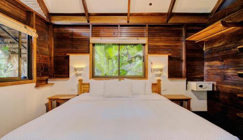 King Bungalow with Jungle View