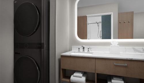One-Bedroom King Suite