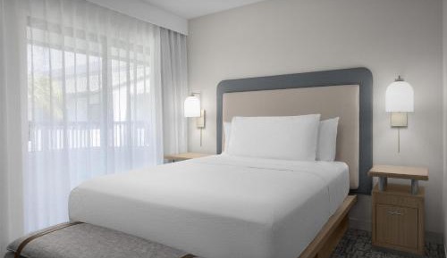 Two-Room Suite with One King Bed and One Queen Bed