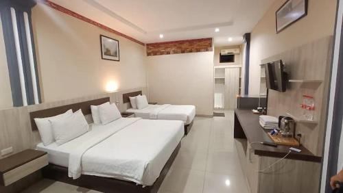 Deluxe Room (2 Adults + 1 Child)