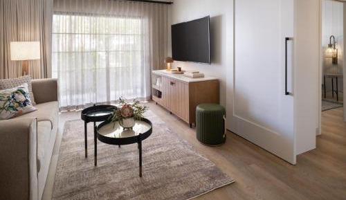 One-Bedroom King Suite with Sofa Bed - Mobility Accessible w/Tub