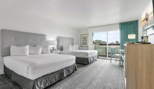 Deluxe Queen Room with Two Queen Beds