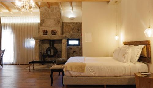 Deluxe Queen Suite